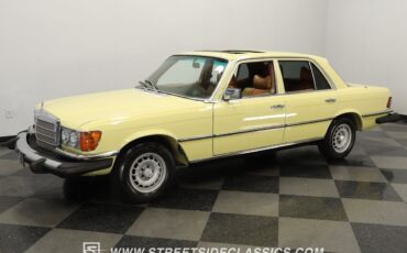 Mercedes-Benz-300-Series-Berline-1979-Yellow-Tan-378460-5