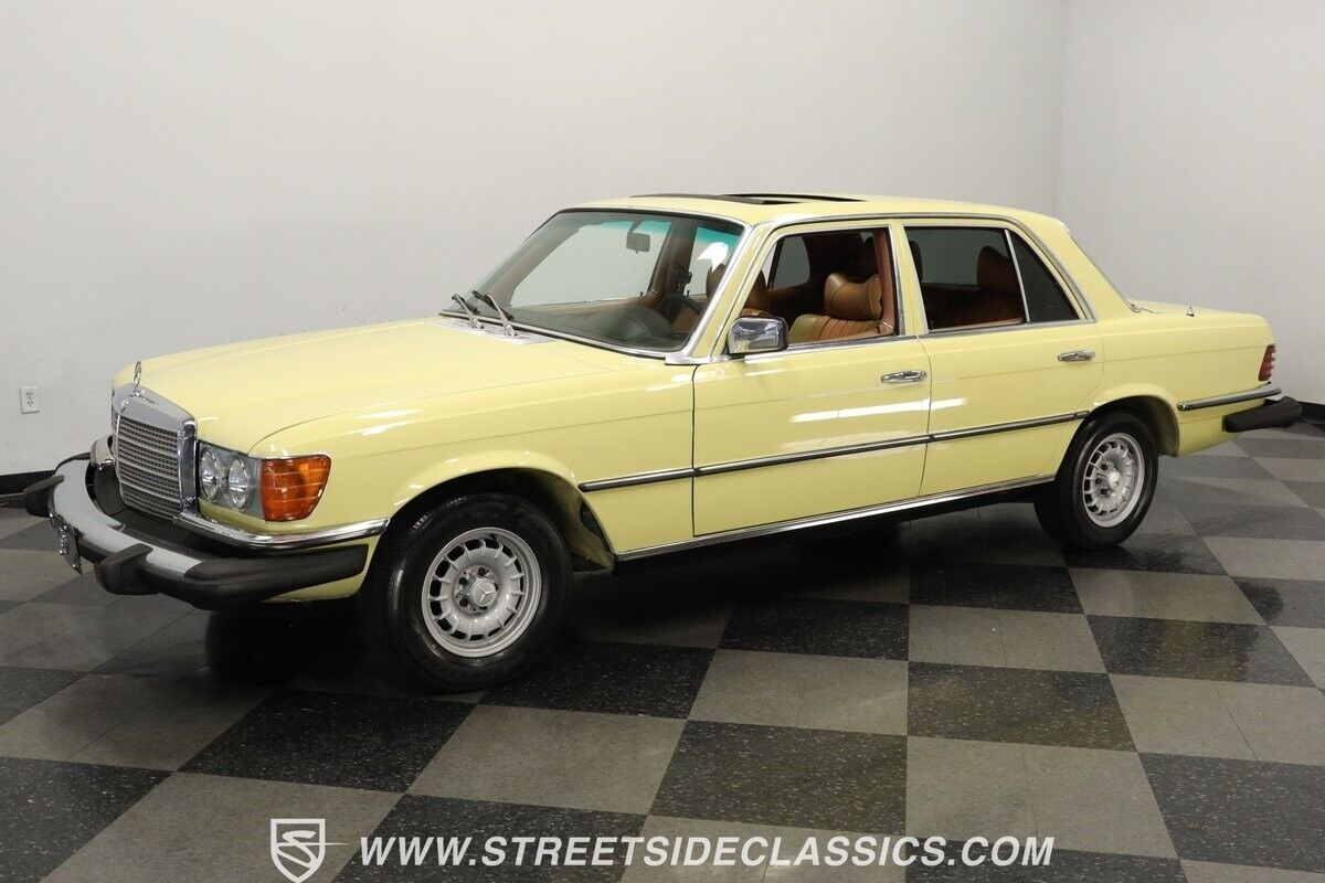 Mercedes-Benz-300-Series-Berline-1979-Yellow-Tan-378460-5