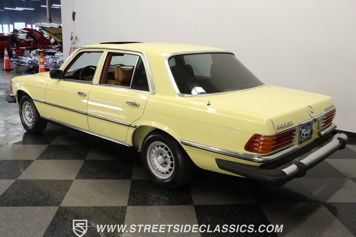 Mercedes-Benz-300-Series-Berline-1979-Yellow-Tan-378460-6