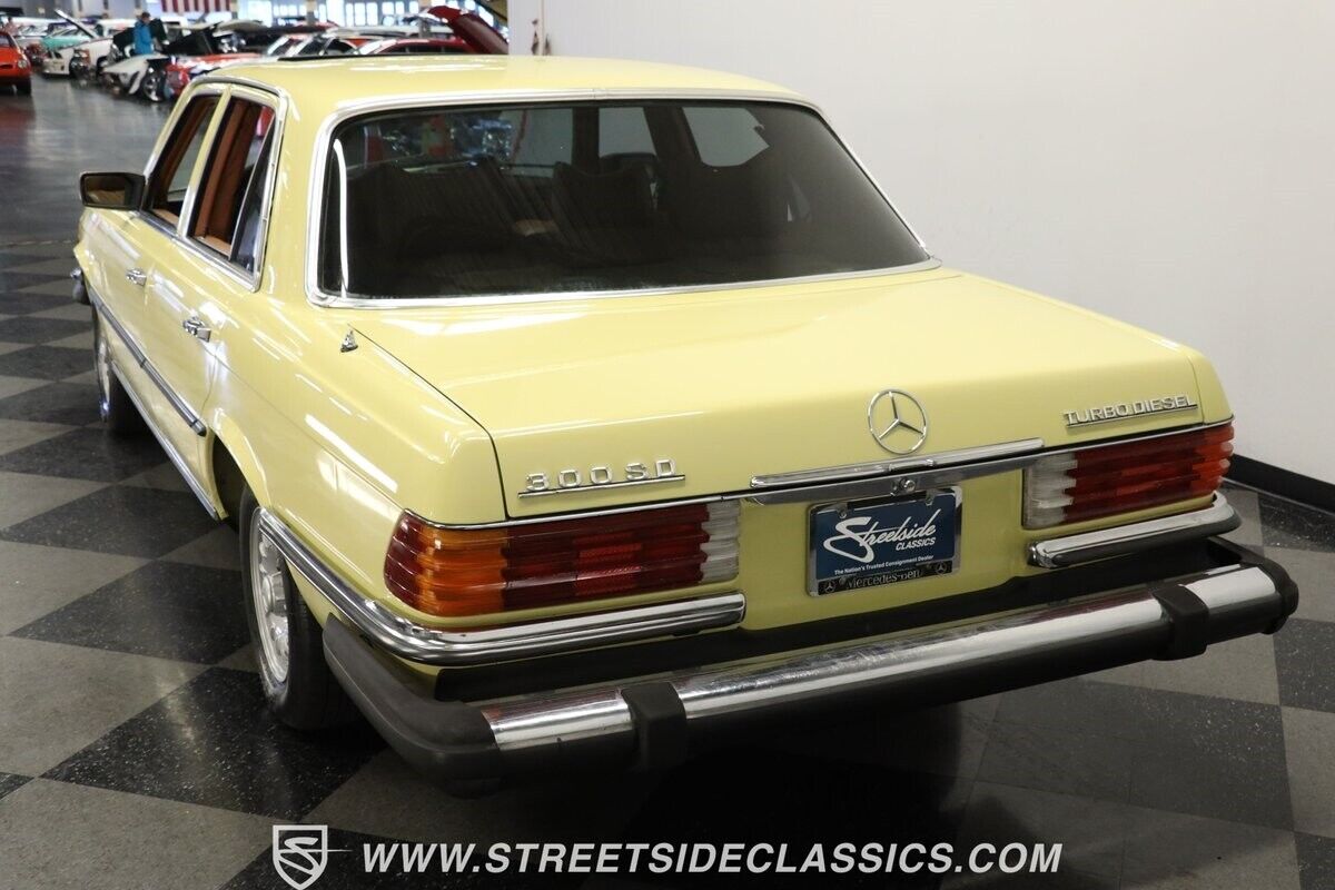 Mercedes-Benz-300-Series-Berline-1979-Yellow-Tan-378460-7