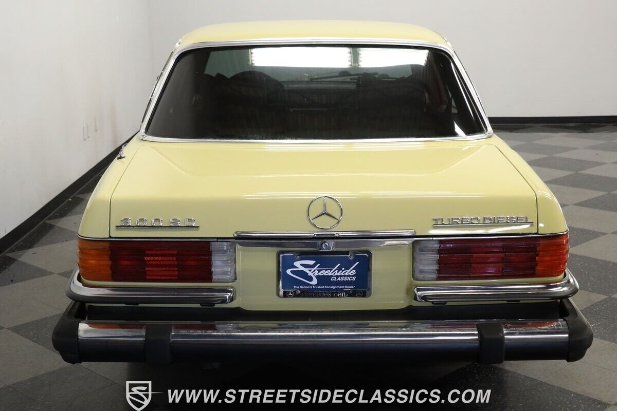 Mercedes-Benz-300-Series-Berline-1979-Yellow-Tan-378460-8