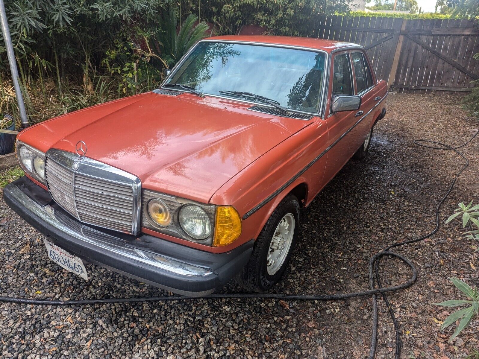 Mercedes-Benz-300-Series-Berline-1980-345962-2