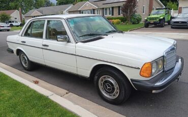 Mercedes-Benz-300-Series-Berline-1981-White-Tan-154008-11