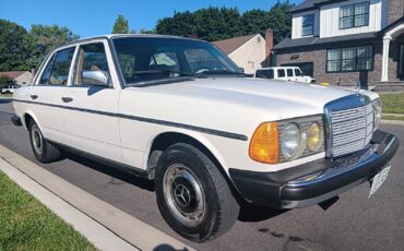 Mercedes-Benz-300-Series-Berline-1981-White-Tan-154008-12