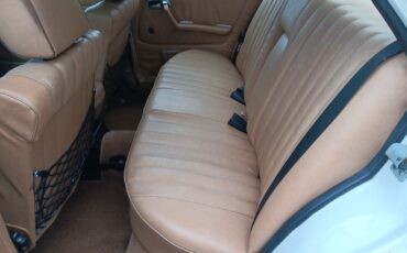 Mercedes-Benz-300-Series-Berline-1981-White-Tan-154008-21