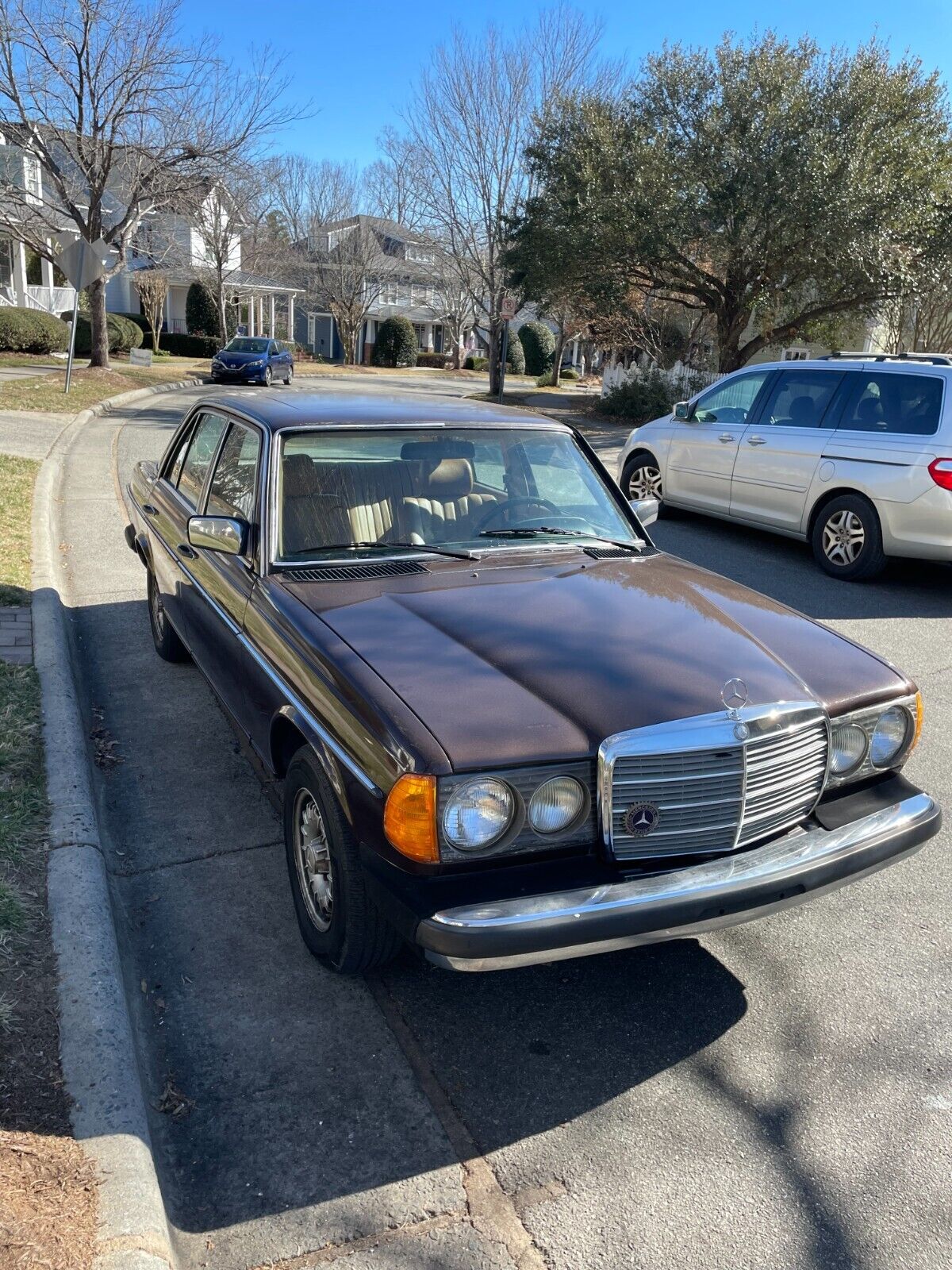 Mercedes-Benz-300-Series-Berline-1984-Brown-Tan-590774-1