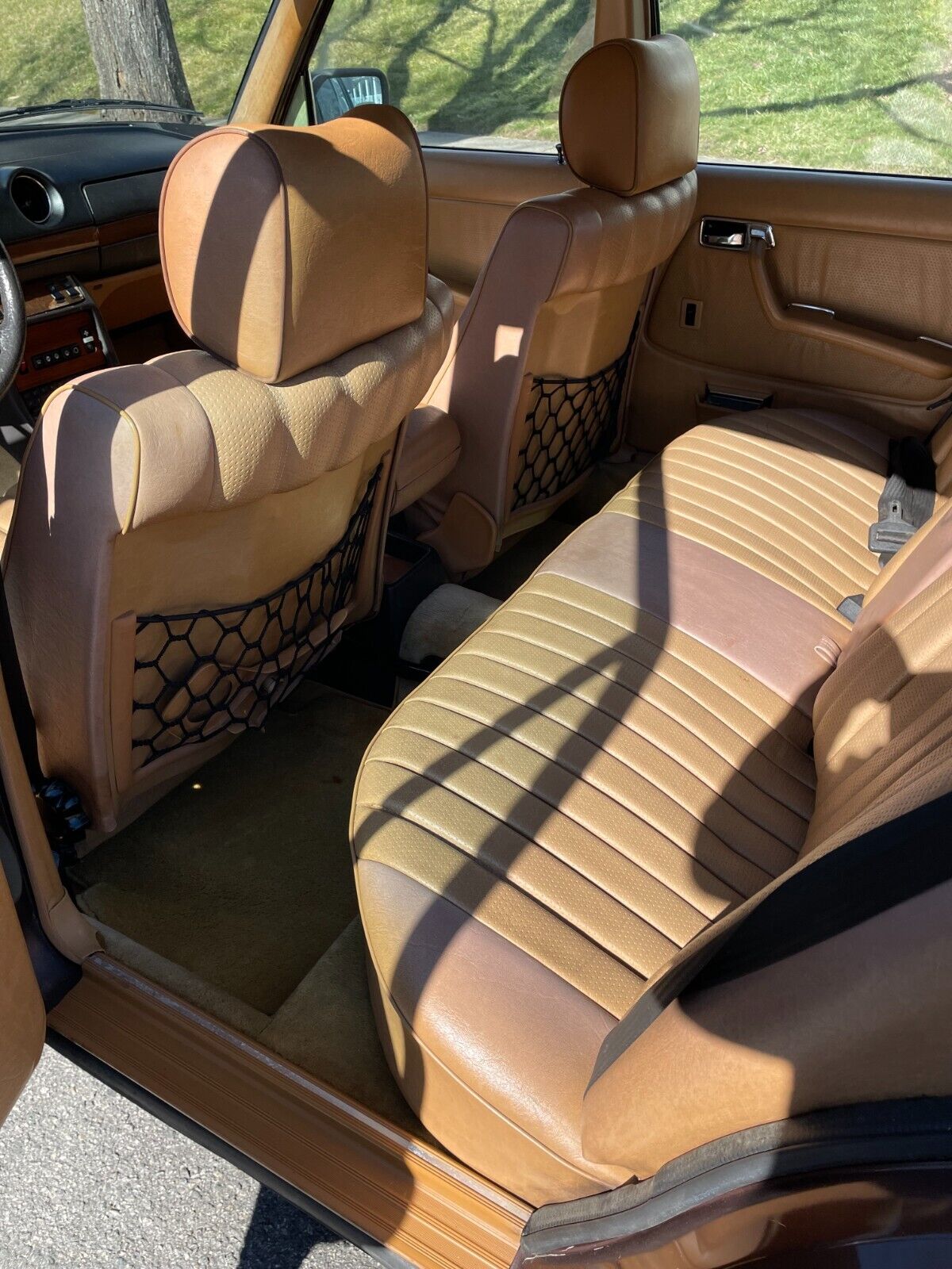 Mercedes-Benz-300-Series-Berline-1984-Brown-Tan-590774-11