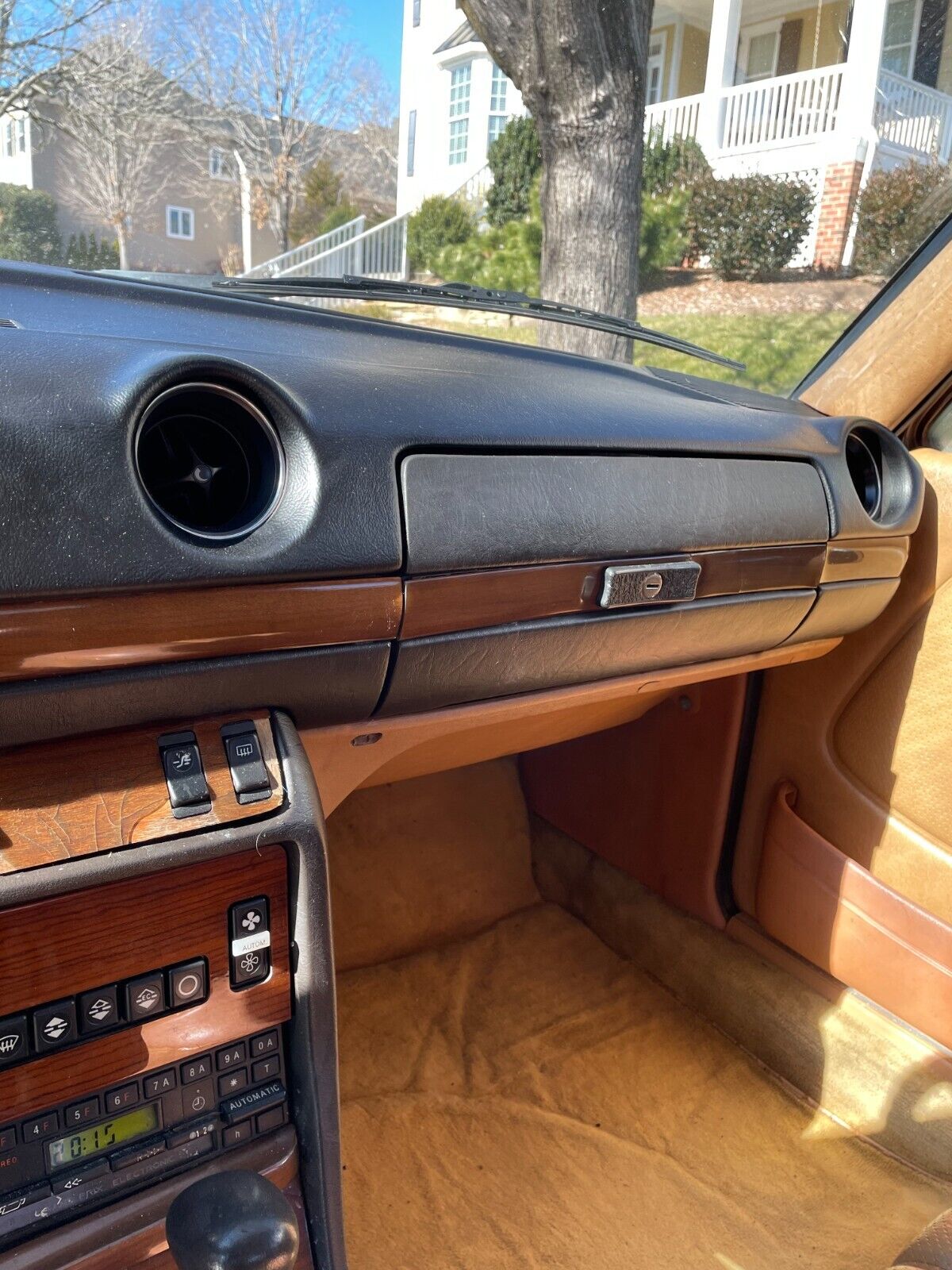 Mercedes-Benz-300-Series-Berline-1984-Brown-Tan-590774-13