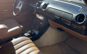 Mercedes-Benz-300-Series-Berline-1984-Brown-Tan-590774-17