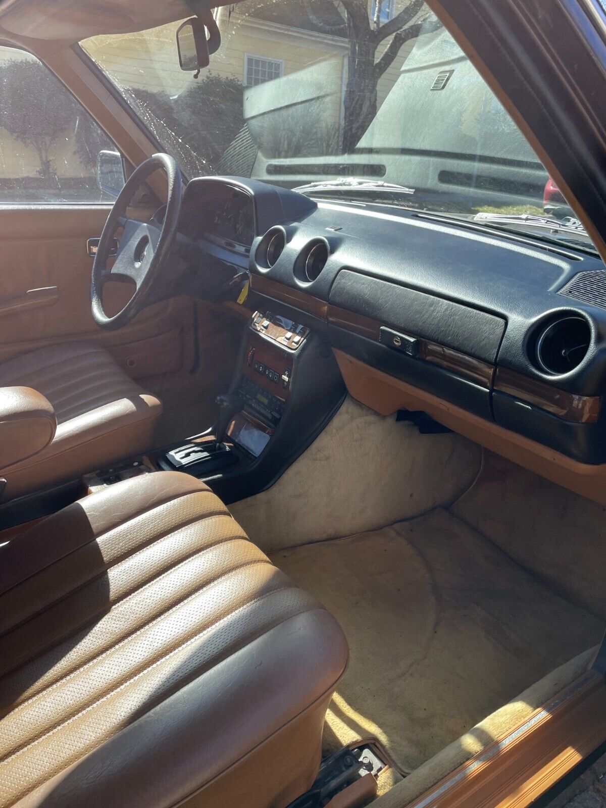 Mercedes-Benz-300-Series-Berline-1984-Brown-Tan-590774-17