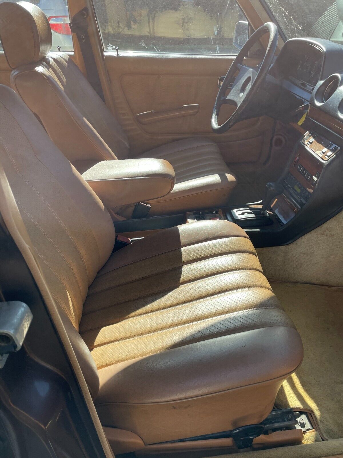 Mercedes-Benz-300-Series-Berline-1984-Brown-Tan-590774-18