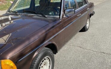 Mercedes-Benz-300-Series-Berline-1984-Brown-Tan-590774-2