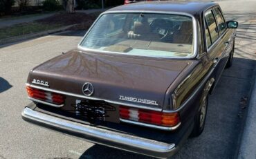 Mercedes-Benz-300-Series-Berline-1984-Brown-Tan-590774-4