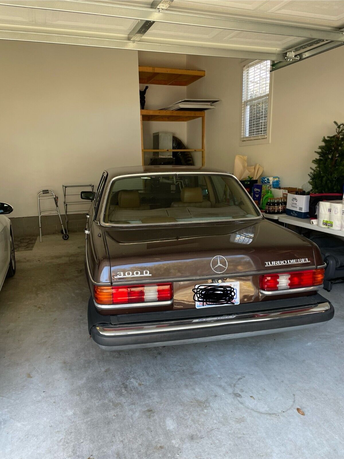 Mercedes-Benz-300-Series-Berline-1984-Brown-Tan-590774-5