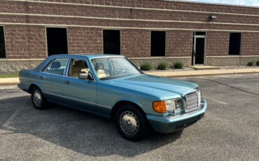 Mercedes-Benz-300-Series-Berline-1991-Seafoam-Green-Metallic-Tan-151703-2