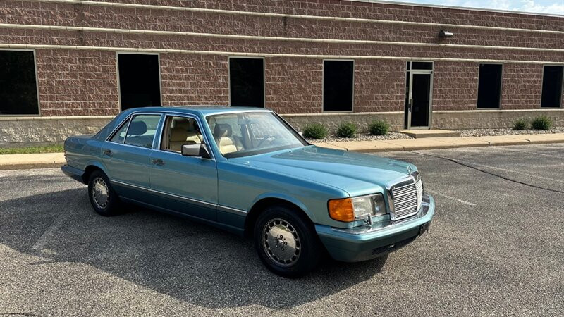 Mercedes-Benz-300-Series-Berline-1991-Seafoam-Green-Metallic-Tan-151703-2