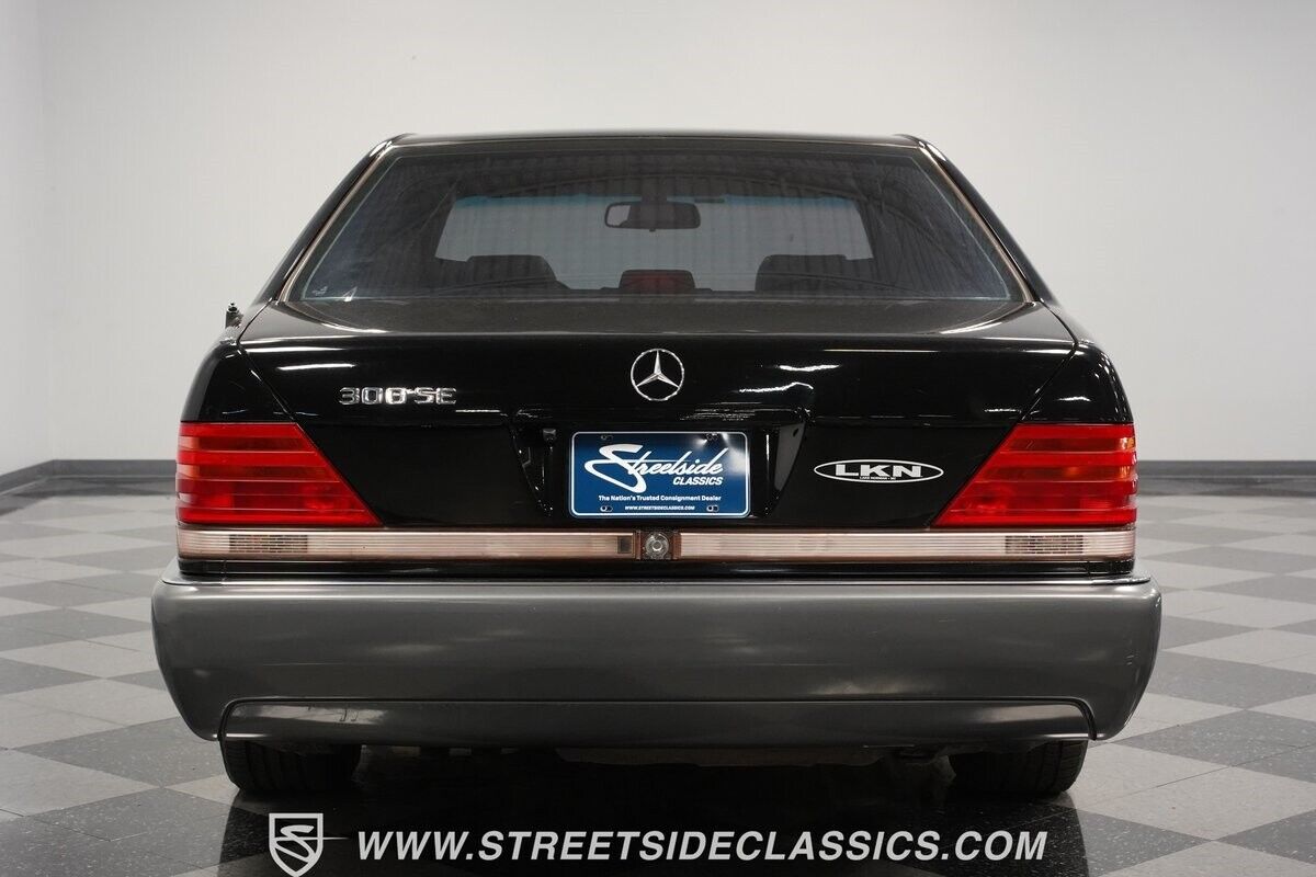 Mercedes-Benz-300-Series-Berline-1992-Black-Black-171112-10