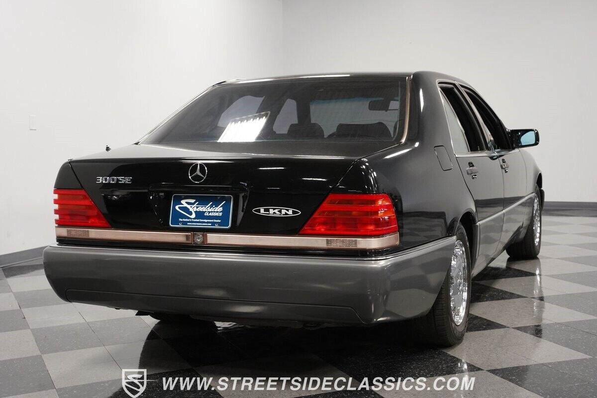 Mercedes-Benz-300-Series-Berline-1992-Black-Black-171112-11