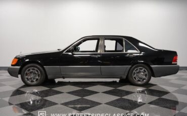 Mercedes-Benz-300-Series-Berline-1992-Black-Black-171112-2