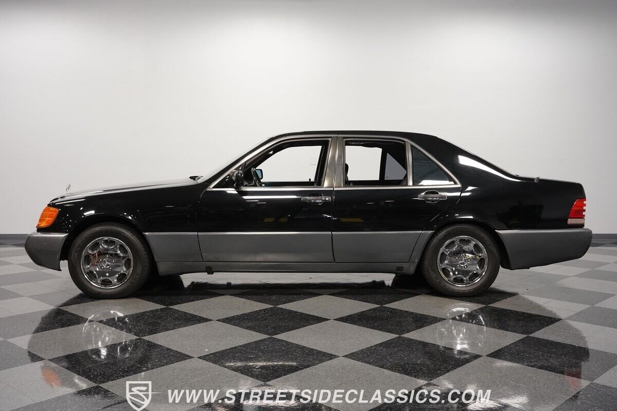 Mercedes-Benz-300-Series-Berline-1992-Black-Black-171112-2