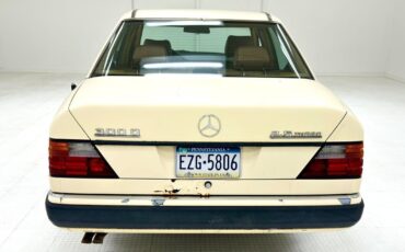 Mercedes-Benz-300-Series-Berline-1993-Light-Ivory-Saddle-394716-3