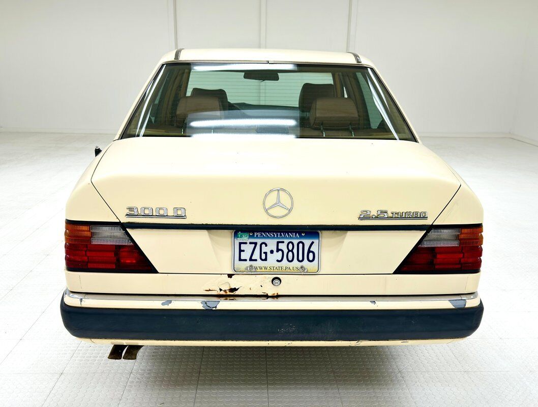 Mercedes-Benz-300-Series-Berline-1993-Light-Ivory-Saddle-394716-3