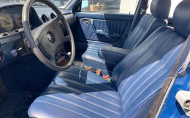 Mercedes-Benz-300-Series-Break-1983-Blue-Blue-303102-11