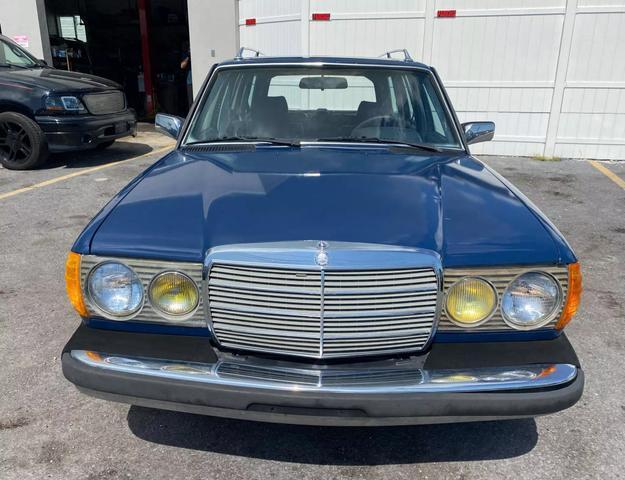 Mercedes-Benz-300-Series-Break-1983-Blue-Blue-303102-7