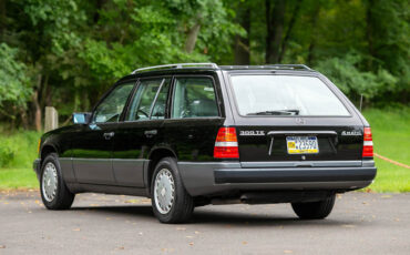 Mercedes-Benz-300-Series-Break-1990-Black-Gray-199449-5