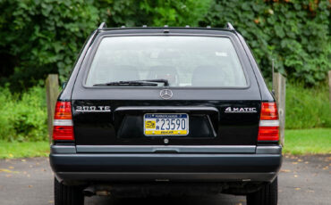 Mercedes-Benz-300-Series-Break-1990-Black-Gray-199449-8