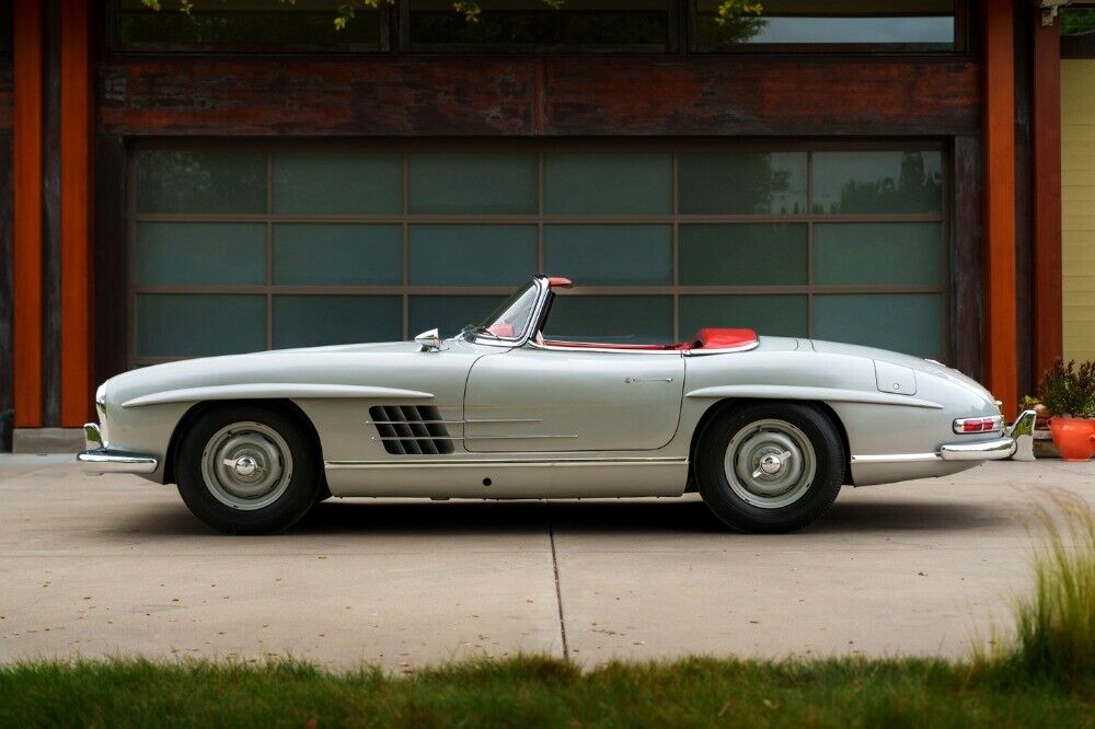 Mercedes-Benz-300-Series-Cabriolet-1957-Silver-Red-0-3