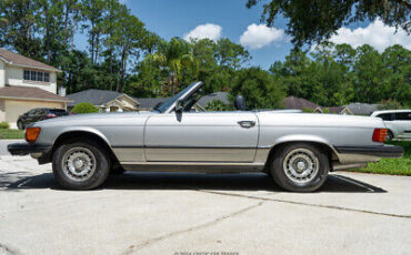 Mercedes-Benz-300-Series-Cabriolet-1983-Silver-Blue-156106-2