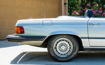 Mercedes-Benz-300-Series-Cabriolet-1983-Silver-Blue-156106-9