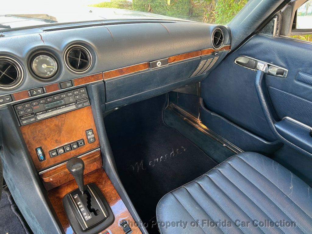 Mercedes-Benz-300-Series-Cabriolet-1985-Silver-Blue-158313-11