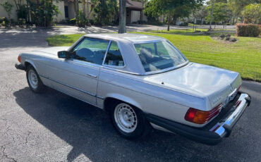 Mercedes-Benz-300-Series-Cabriolet-1985-Silver-Blue-158313-2