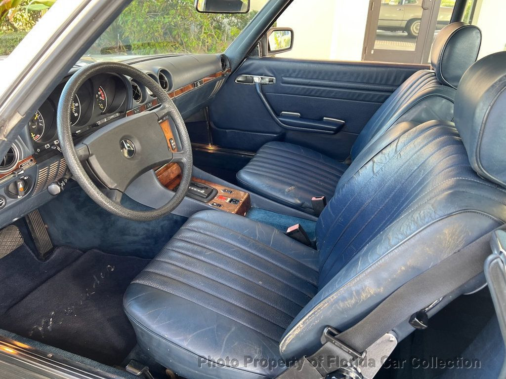 Mercedes-Benz-300-Series-Cabriolet-1985-Silver-Blue-158313-6