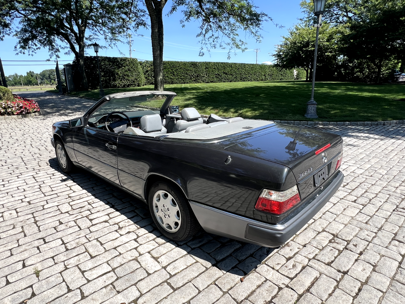 Mercedes-Benz-300-Series-Cabriolet-1993-Black-Gray-195894-15