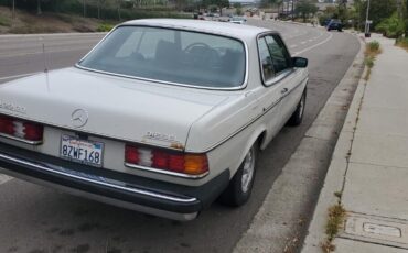 Mercedes-Benz-300-Series-Coupe-1978-Gray-Black-142070-3