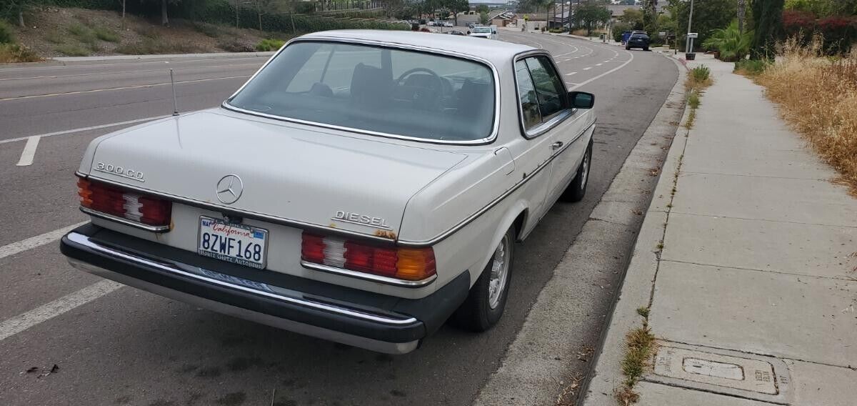 Mercedes-Benz-300-Series-Coupe-1978-Gray-Black-142070-3