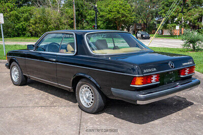 Mercedes-Benz-300-Series-Coupe-1982-Black-Tan-153063-5