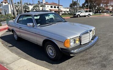 Mercedes-Benz-300-Series-Coupe-1982-Grey-137921-14