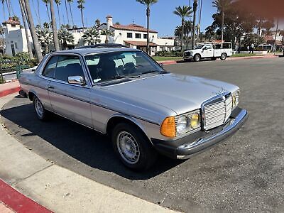 Mercedes-Benz-300-Series-Coupe-1982-Grey-137921-14