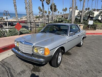 Mercedes-Benz-300-Series-Coupe-1982-Grey-137921-16