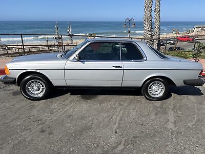 Mercedes-Benz-300-Series-Coupe-1982-Grey-137921-17