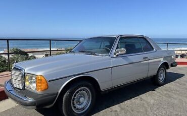 Mercedes-Benz-300-Series-Coupe-1982-Grey-137921-2