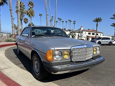 Mercedes-Benz-300-Series-Coupe-1982-Grey-137921-25