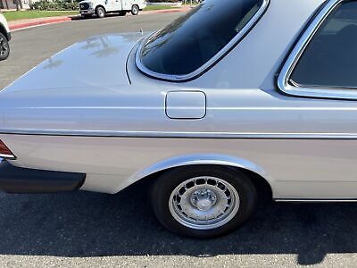 Mercedes-Benz-300-Series-Coupe-1982-Grey-137921-27