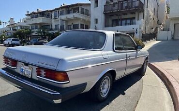 Mercedes-Benz-300-Series-Coupe-1982-Grey-137921-3