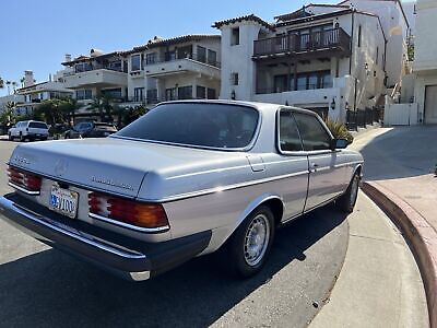 Mercedes-Benz-300-Series-Coupe-1982-Grey-137921-3