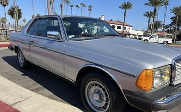 Mercedes-Benz-300-Series-Coupe-1982-Grey-137921-4